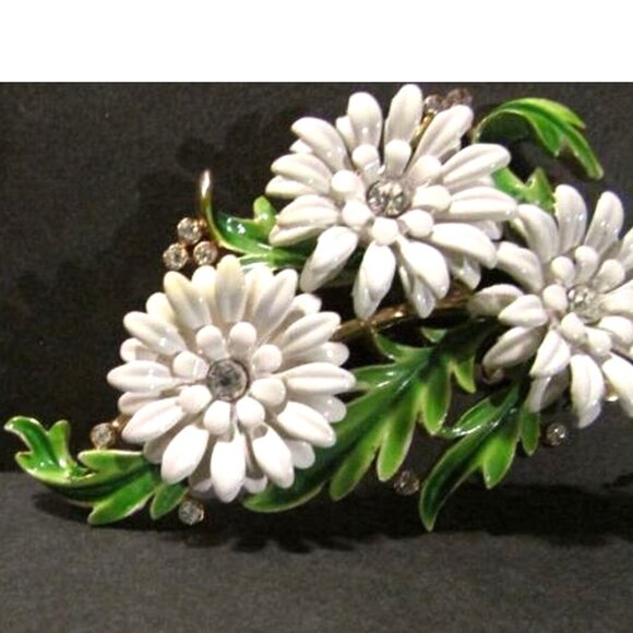 Vtg Crown Trifari Enamel Brooch White Flowers With Green Leaves And Crystals Pin - Picture 6 of 8